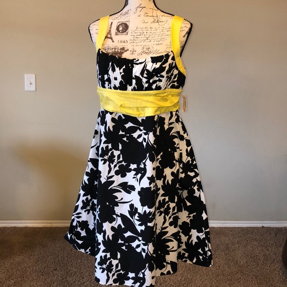 Dress Barn Dresses & Skirts - Dress Barn Sz 16 Fit &Flare blk/wht  Floral Yellow